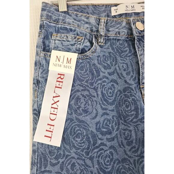 New Max~Woman Size 6~Blue Denim Floral Print High Rise Straight Leg Jean Stretch - Picture 16 of 16